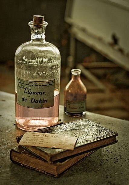 Vintage_Apothecary_Bottles_Halloween